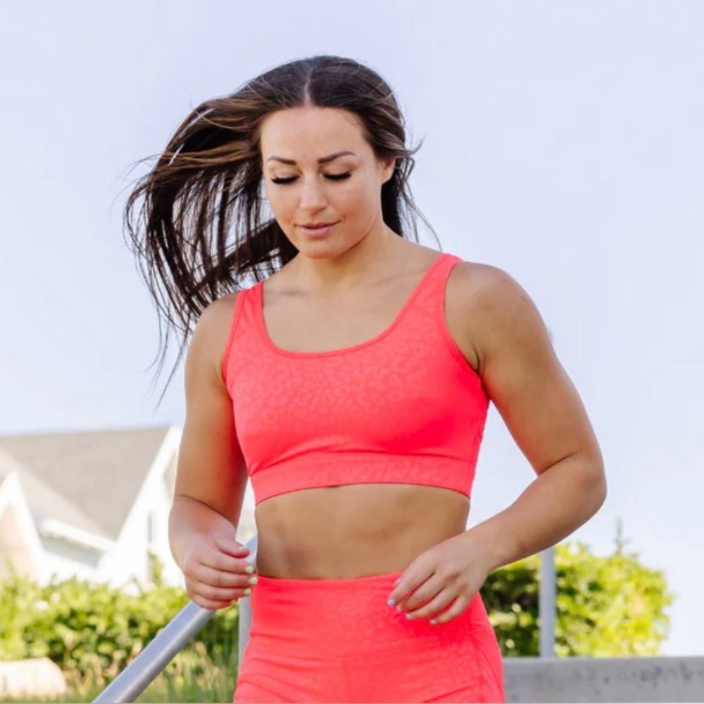 NWT Momentum Sports Bra size M Kiava Strawberry Snake